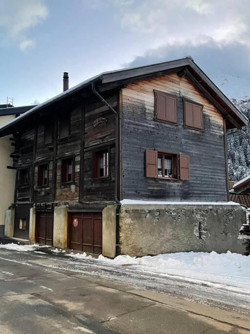 La Grange A Coco Avec Jacuzzi Bourg-Saint-Pierre Exterior foto