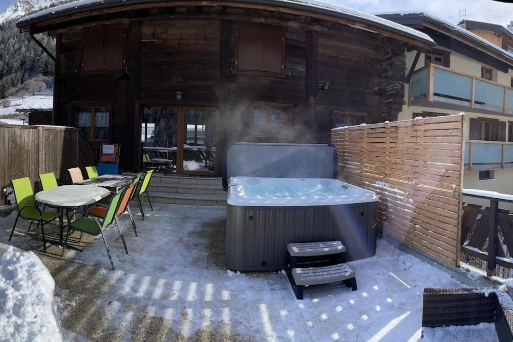 La Grange A Coco Avec Jacuzzi Bourg-Saint-Pierre Exterior foto
